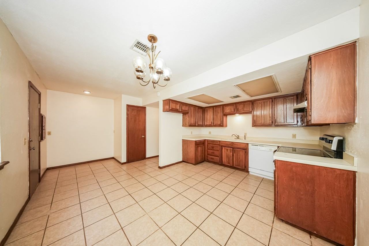 2614 Martin Ln - Photo 7 of 31