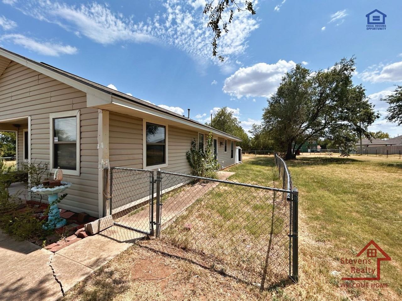 1302 Sw Texas Ave - Photo 4 of 17