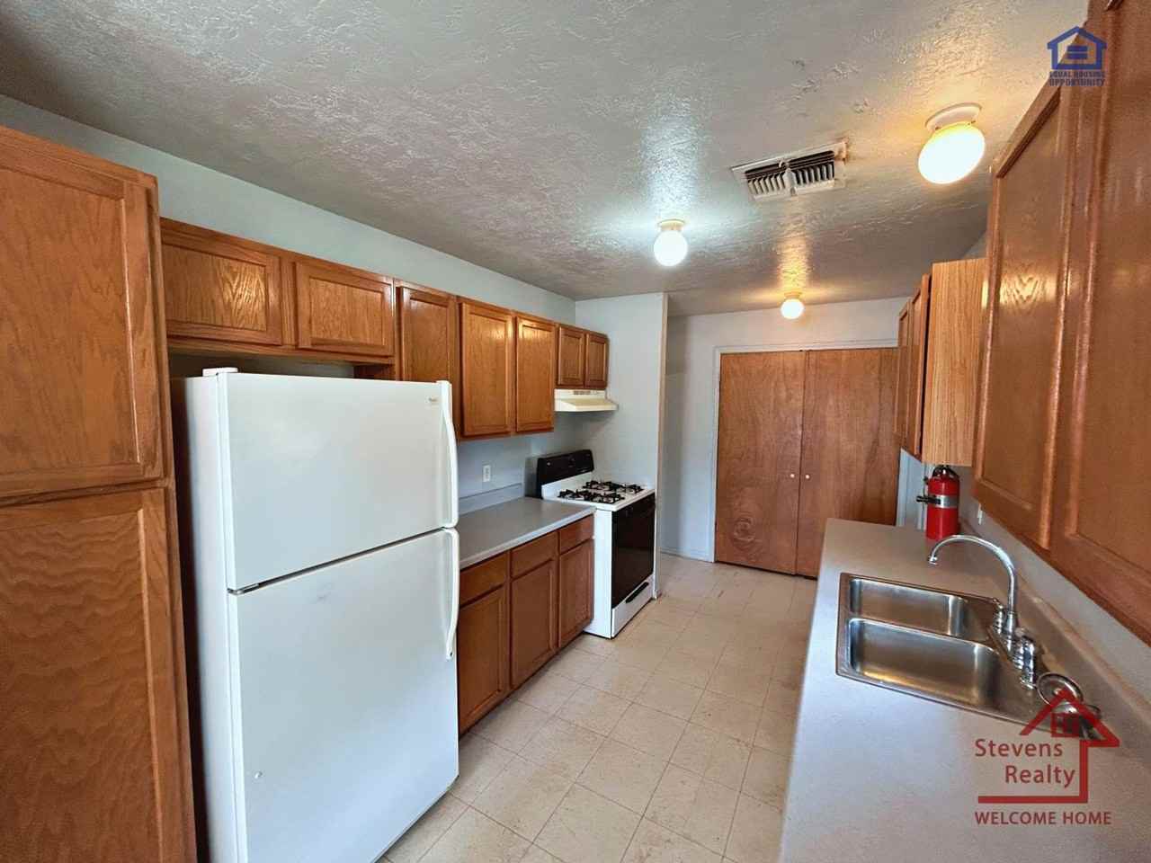 1302 Sw Texas Ave - Photo 3 of 17