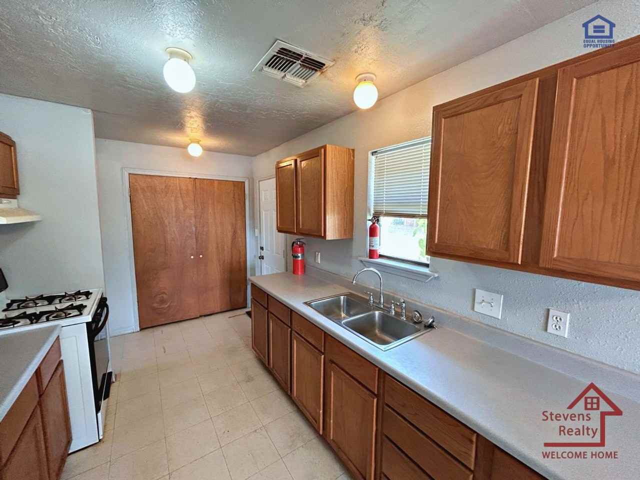 1302 Sw Texas Ave - Photo 7 of 17