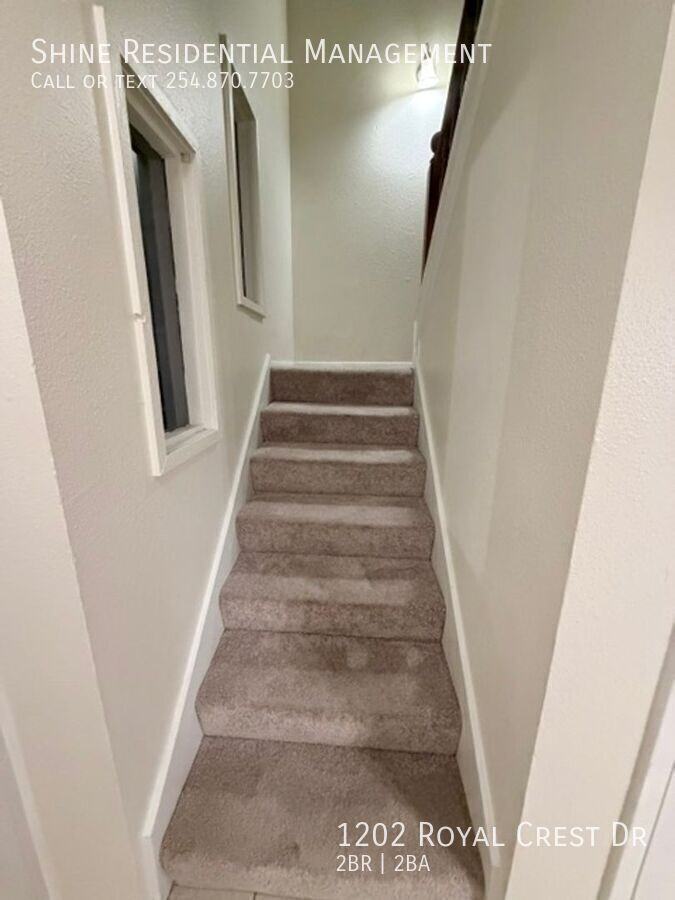 1202 Royal Crest Dr - Photo 5 of 44