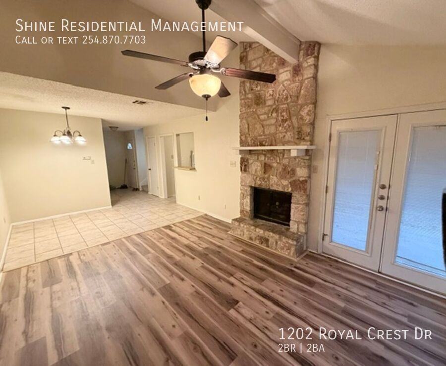 1202 Royal Crest Dr - Photo 6 of 44