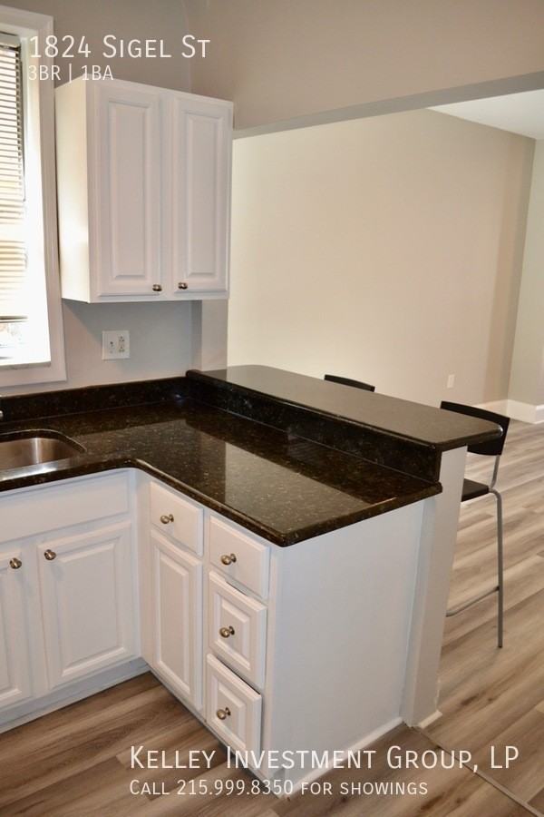 1824 Sigel St - Photo 5 of 33
