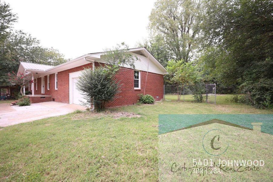 5401 Johnwood Dr - Photo 4 of 39