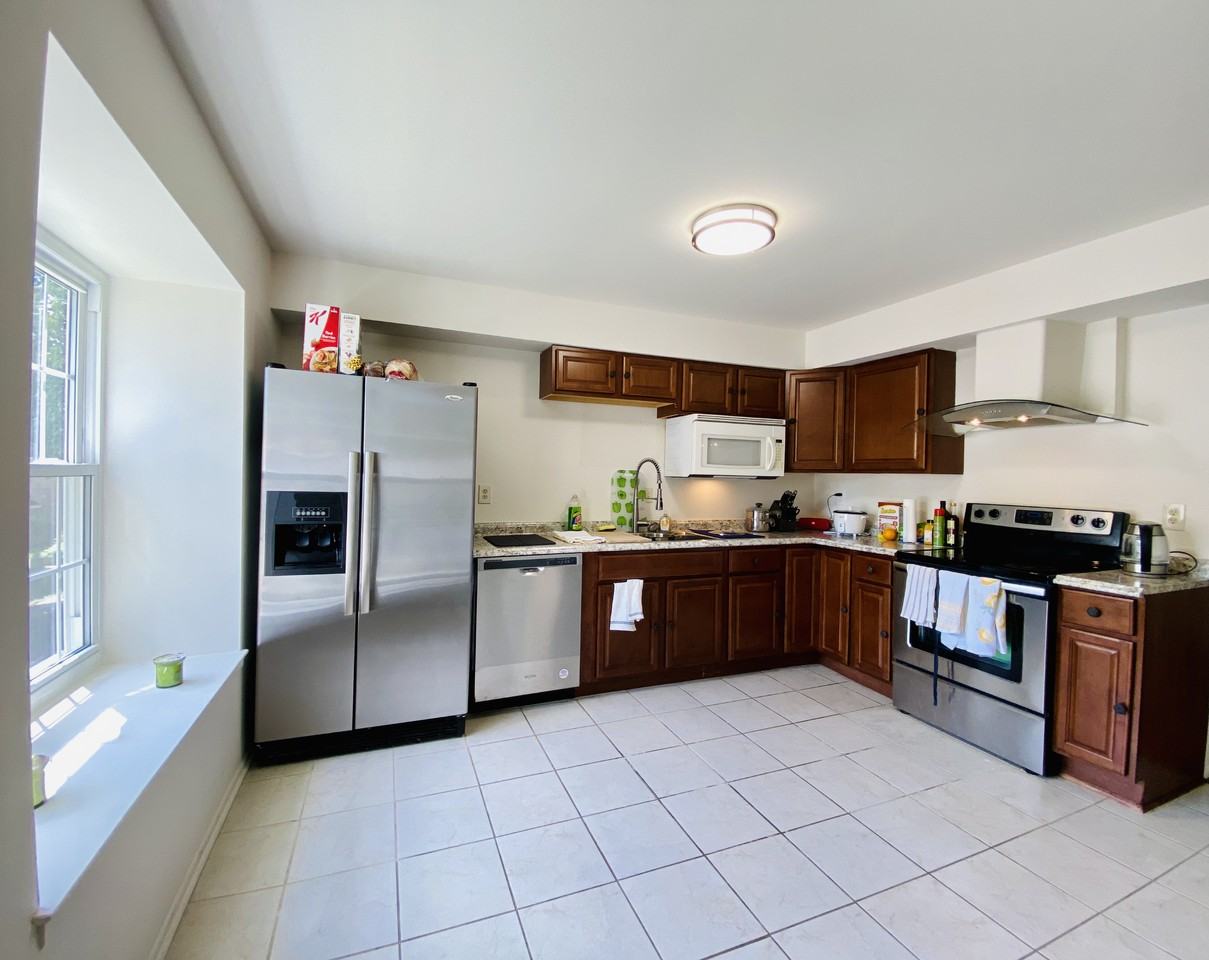 10690 High Beam Ct - Photo 4 of 30