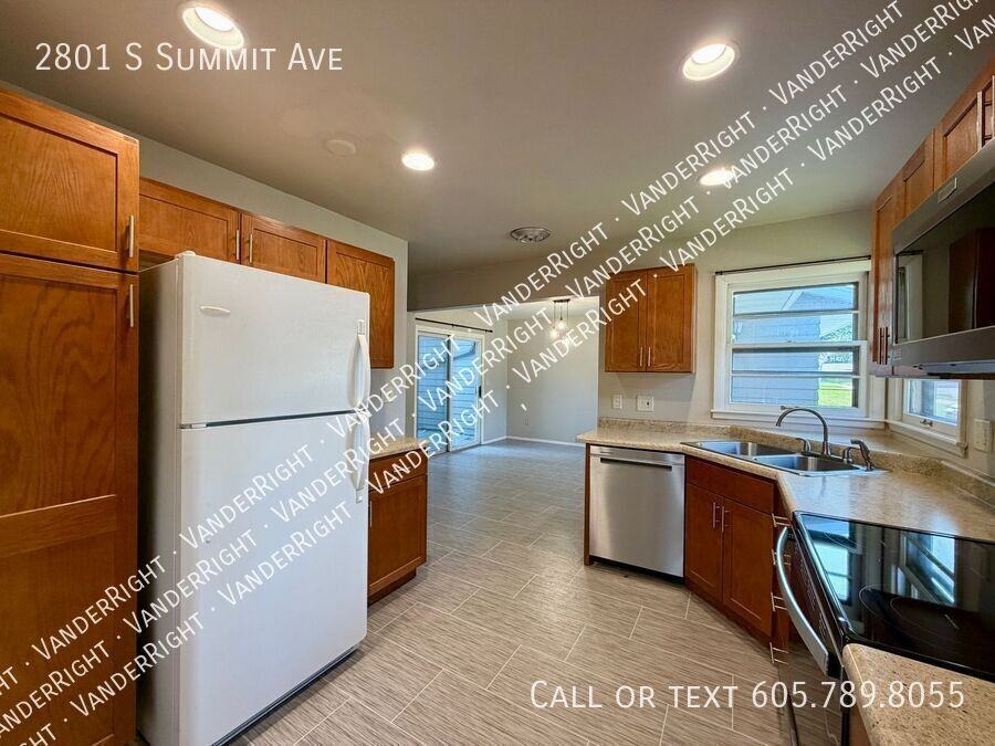 2801 S Summit Ave - Photo 4 of 24
