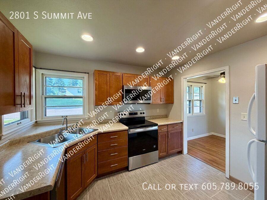 2801 S Summit Ave - Photo 5 of 24
