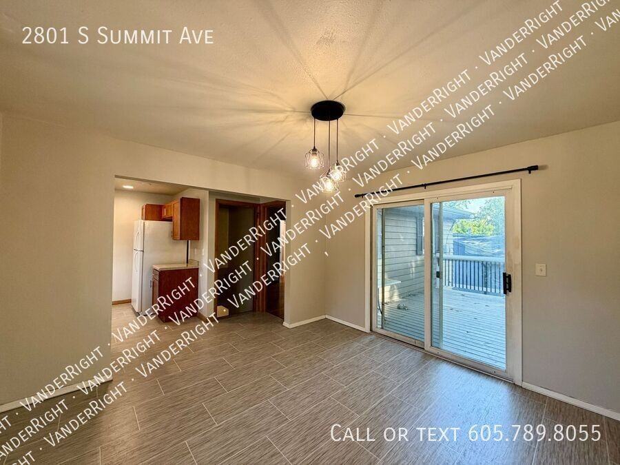 2801 S Summit Ave - Photo 6 of 24
