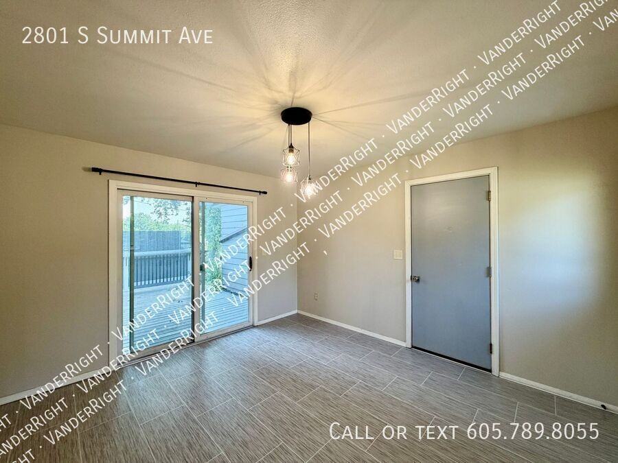 2801 S Summit Ave - Photo 7 of 24