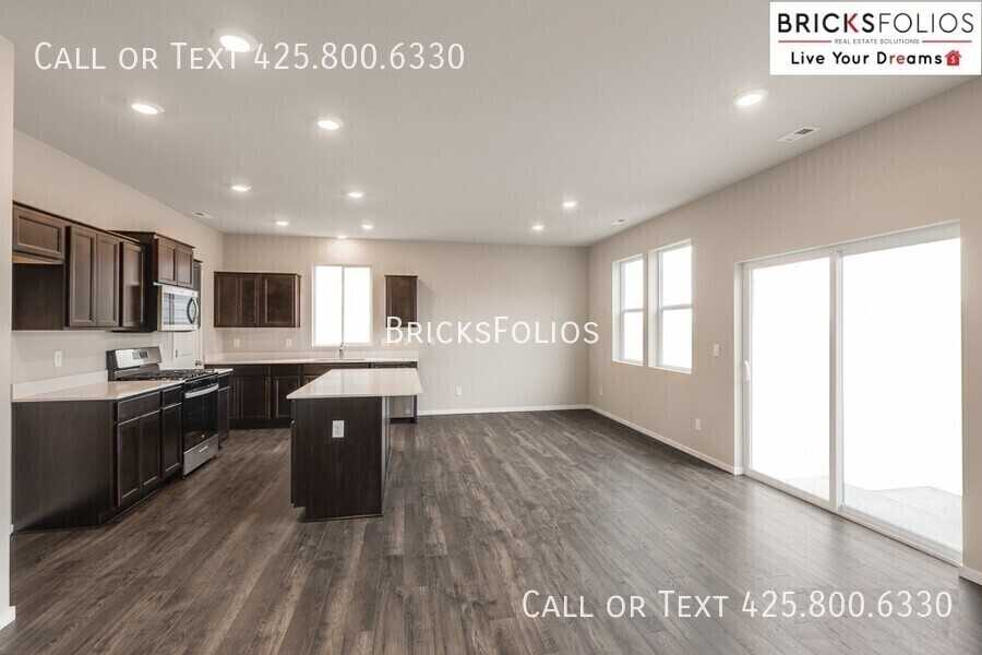 1217 Sw Pendleton Way #A - Photo 3 of 32