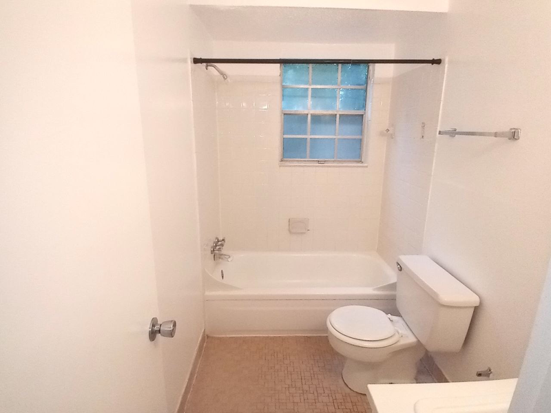 465 Medlock Rd - Photo 4 of 32