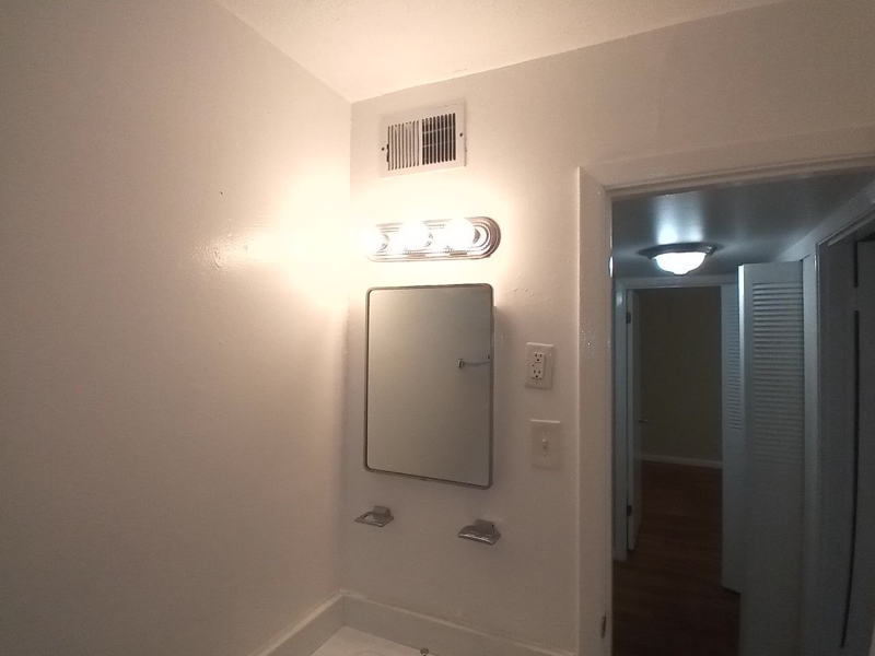 465 Medlock Rd - Photo 5 of 32