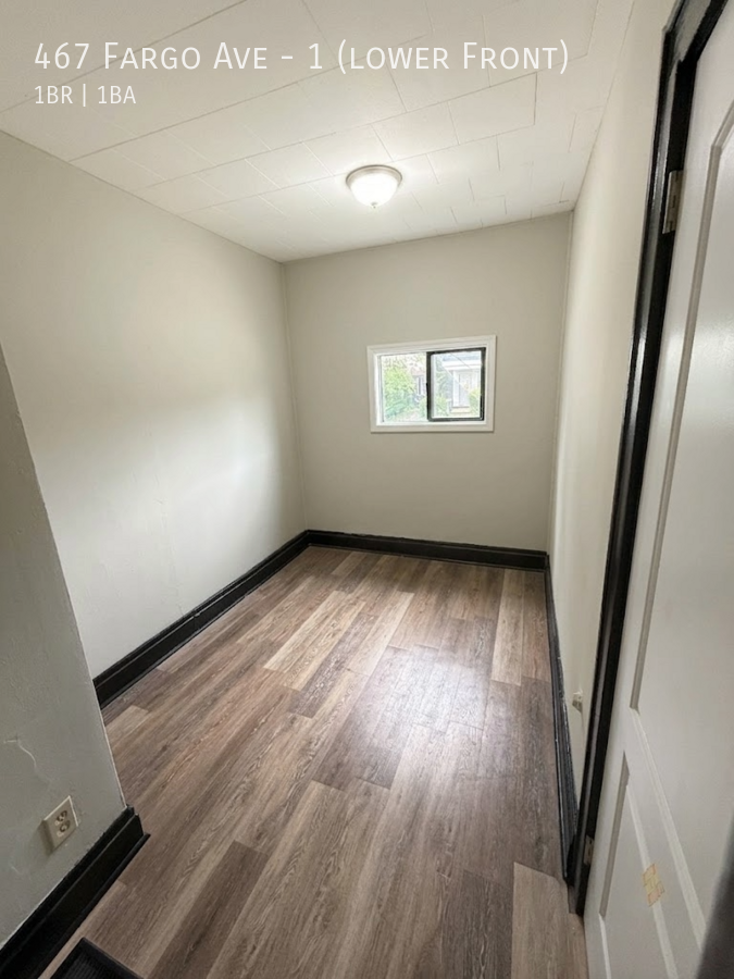 467 Fargo Ave - Photo 4 of 7