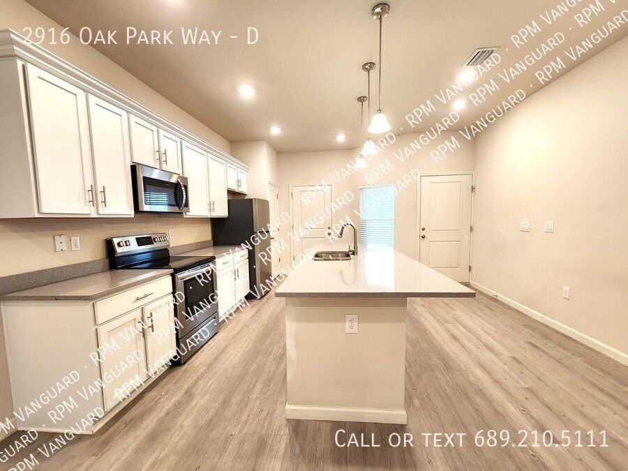 2916 Oak Park Way #D - Photo 3 of 16