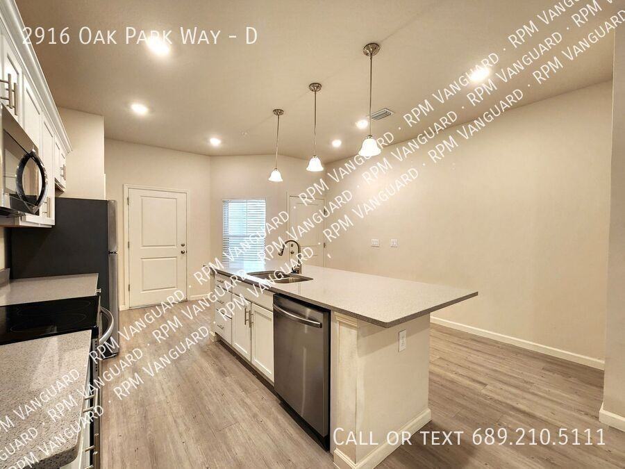 2916 Oak Park Way #D - Photo 4 of 16