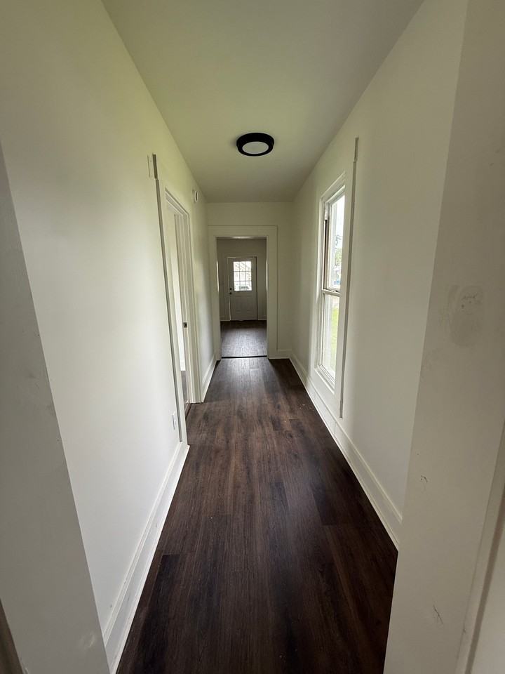 1817 N Evans Ave - Photo 2 of 3