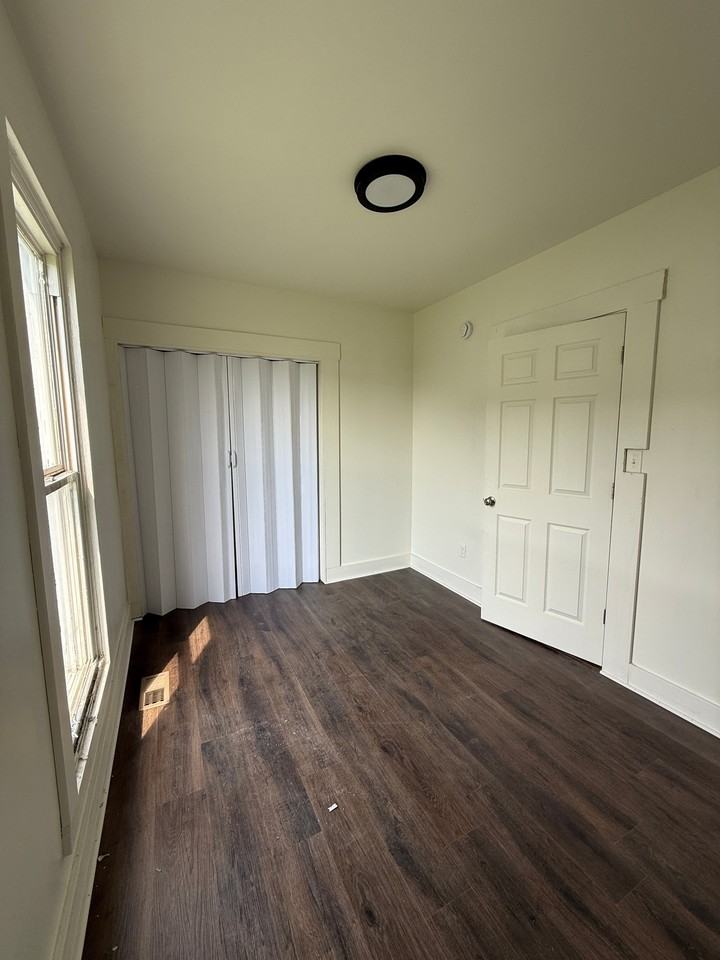 1817 N Evans Ave - Photo 3 of 3