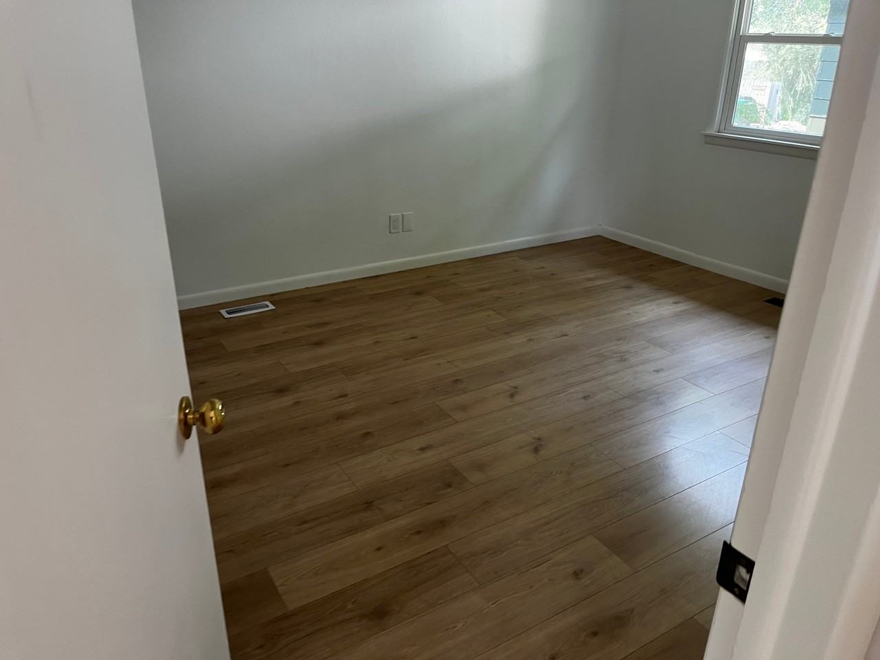 209 E Jackson St - Photo 2 of 7