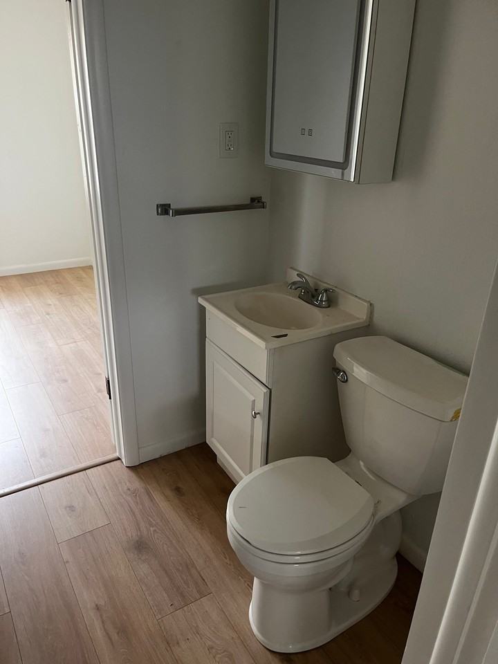 209 E Jackson St - Photo 3 of 7
