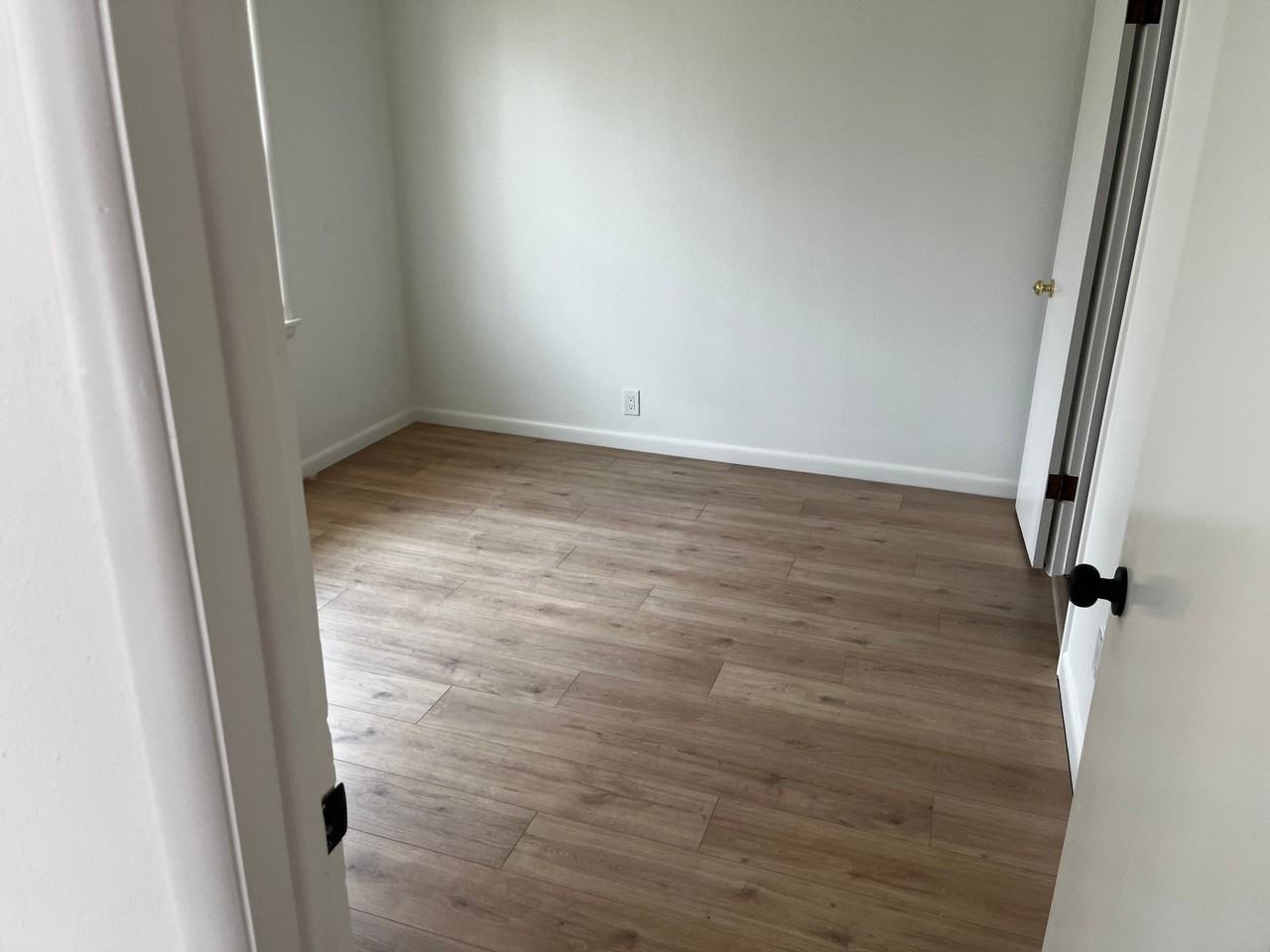 209 E Jackson St - Photo 5 of 7