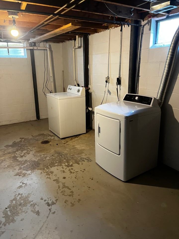 209 E Jackson St - Photo 6 of 7