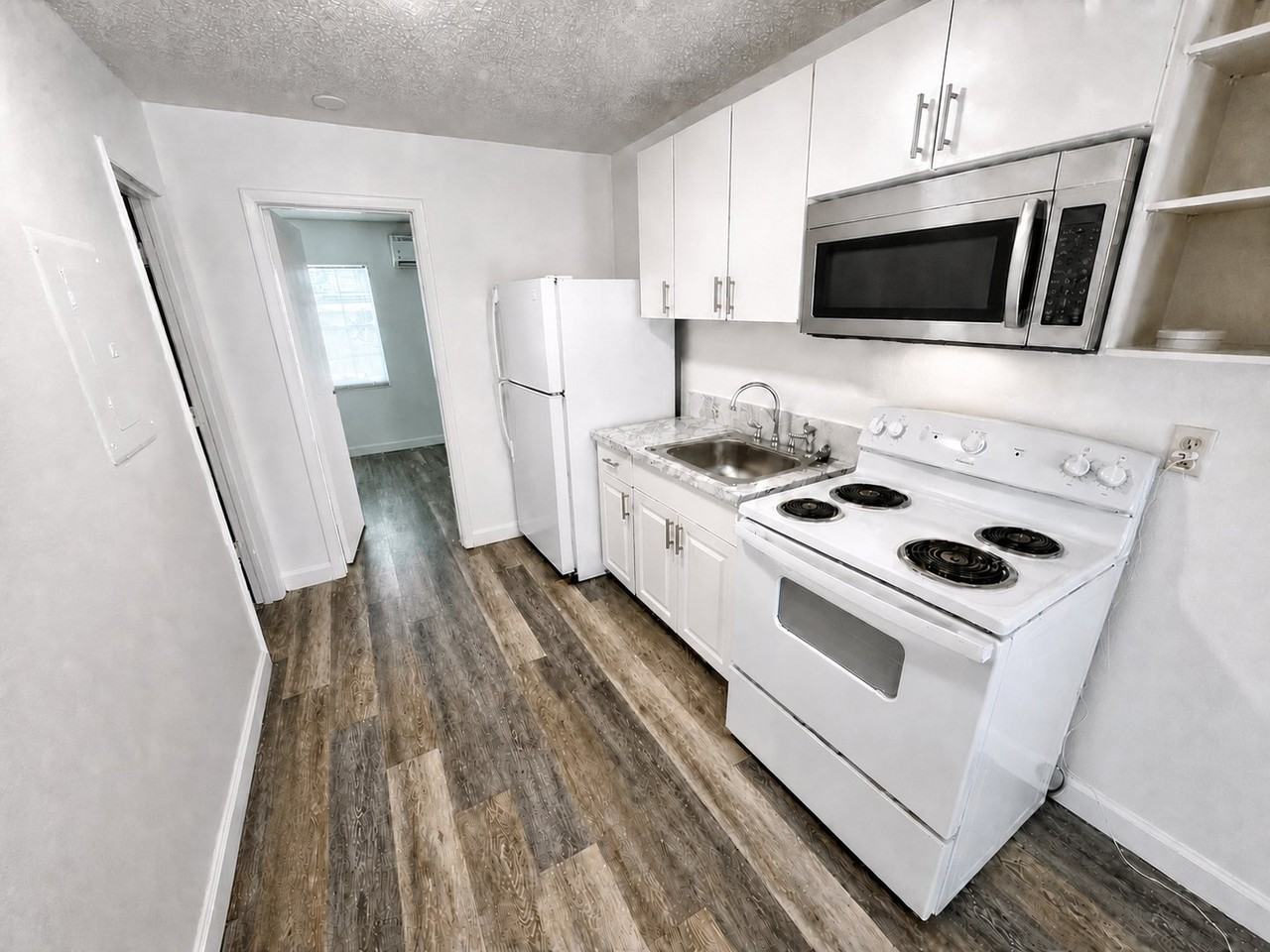 2385 Leon Ave - Photo 3 of 8