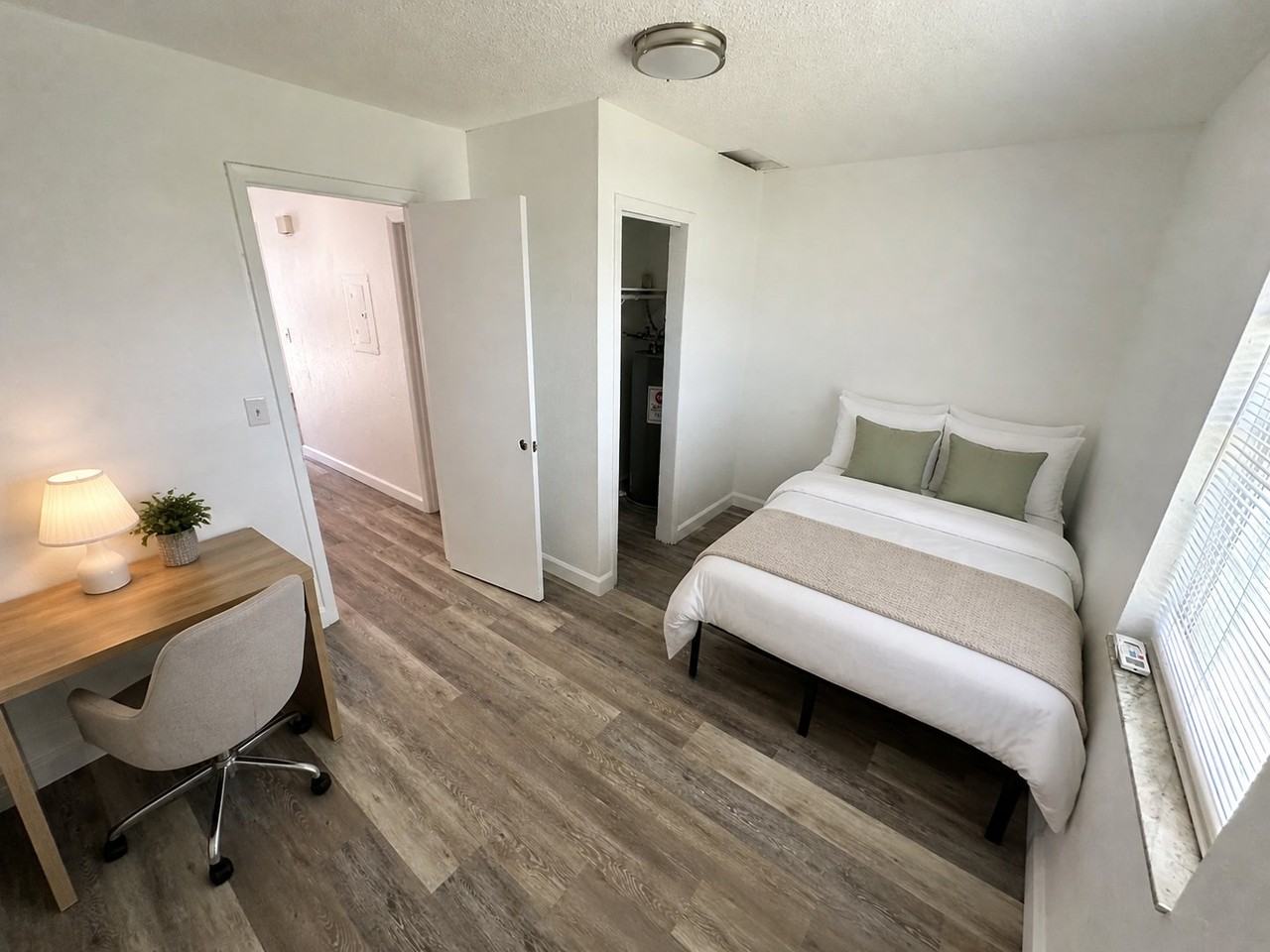2385 Leon Ave - Photo 4 of 8