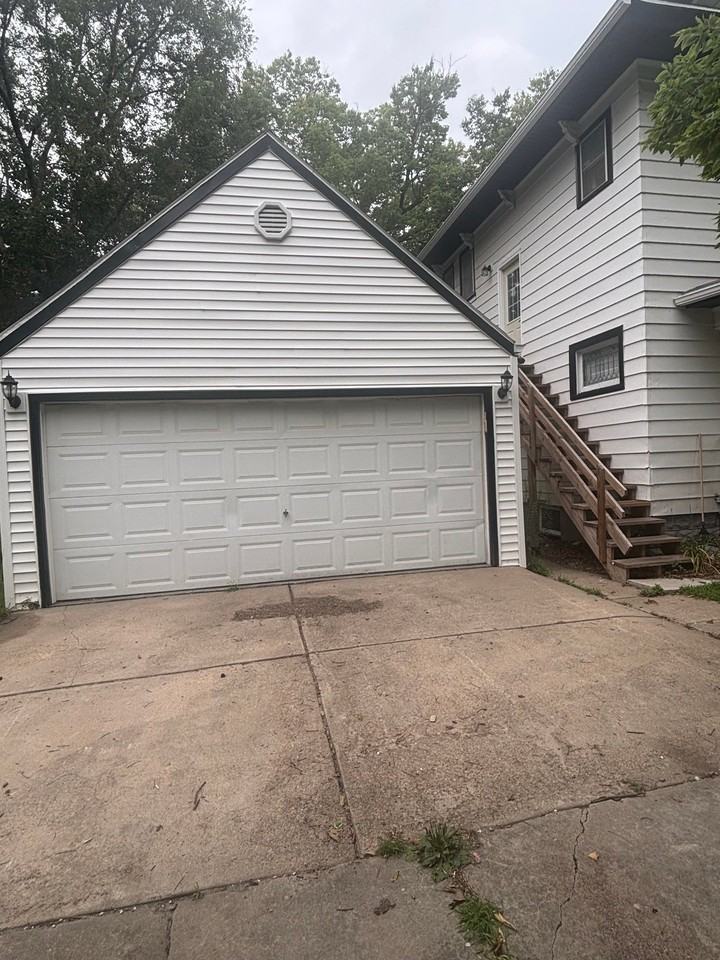 2139 N 67th St #B - Photo 2 of 18
