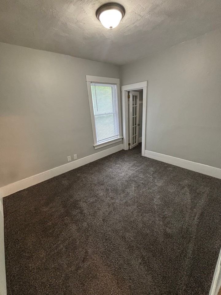 2139 N 67th St #B - Photo 4 of 18