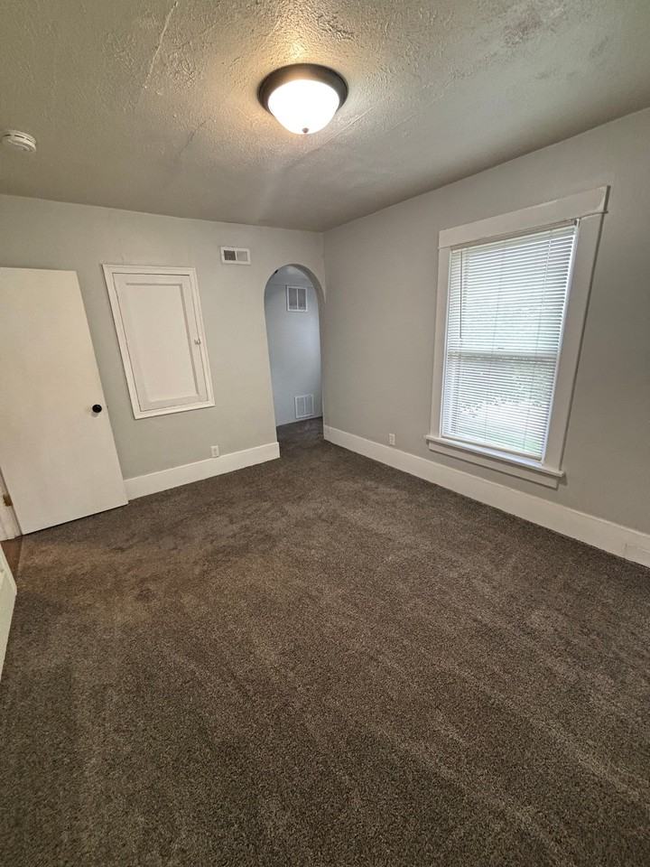 2139 N 67th St #B - Photo 5 of 18