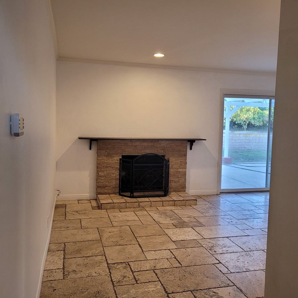 639 Calle Tulipan - Photo 3 of 12