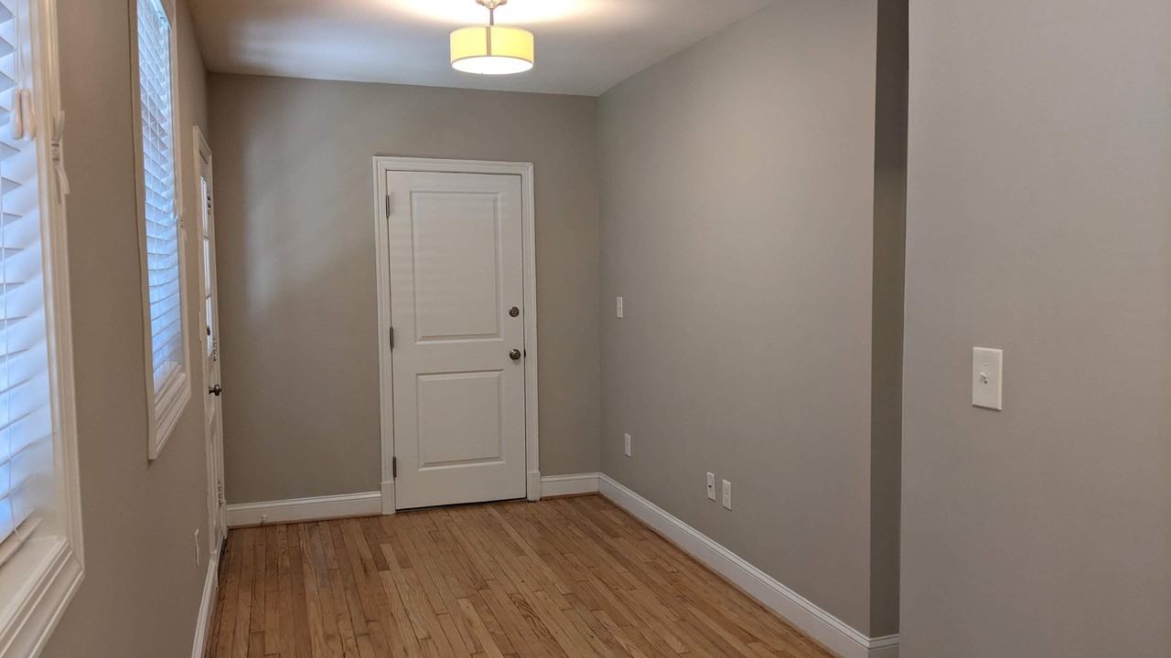 4016 Calvert St Nw #1 - Photo 4 of 17