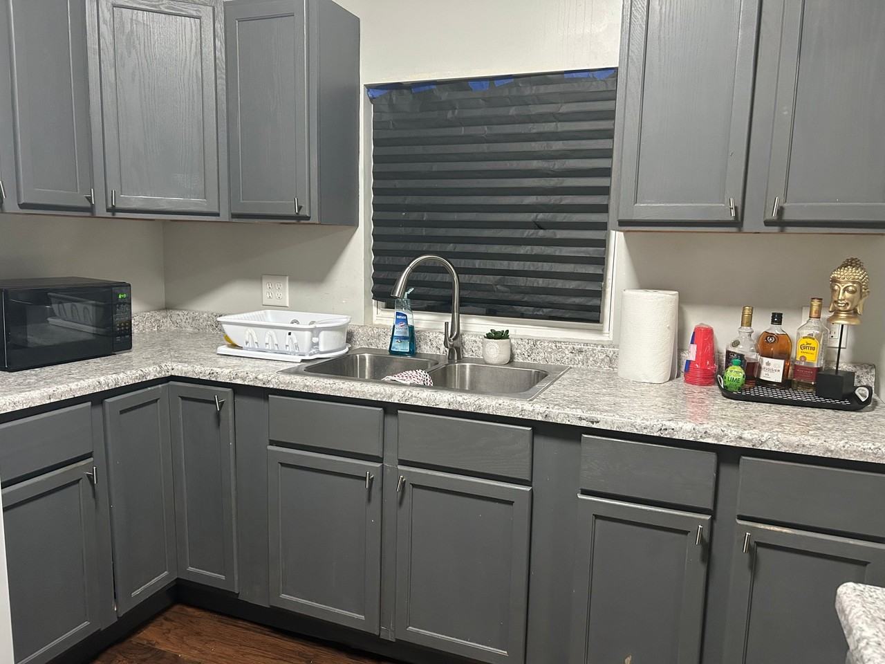 839 Becker St - Photo 4 of 10