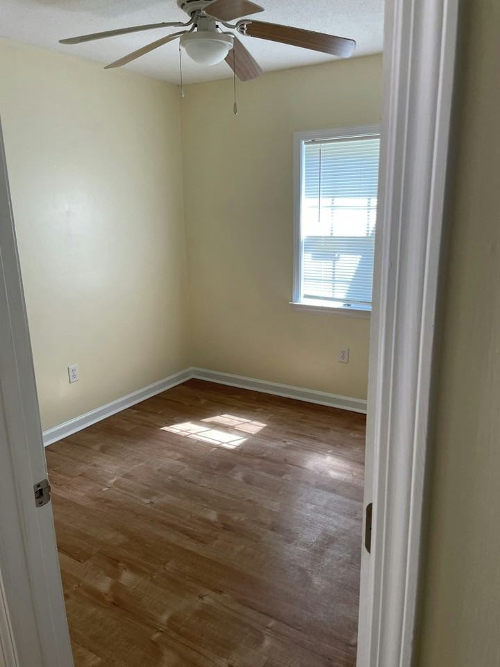 6910 Damascus Road - Photo 4 of 19
