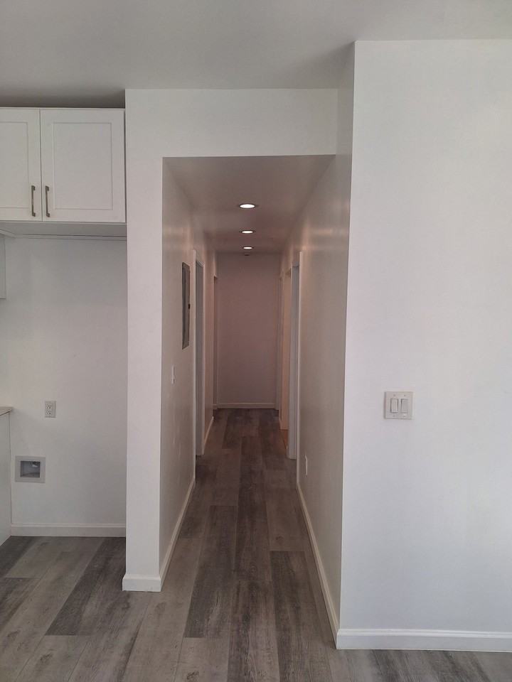 729 W 41st St - Photo 4 of 11