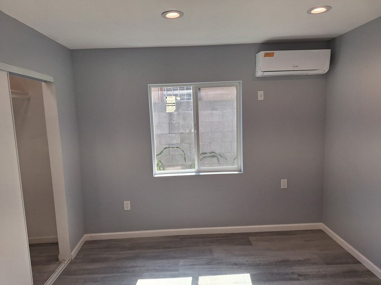 729 W 41st St - Photo 5 of 11
