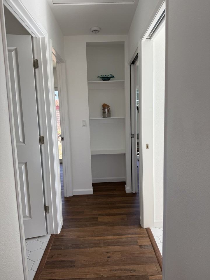 1527 Jasper Ave - Photo 2 of 10