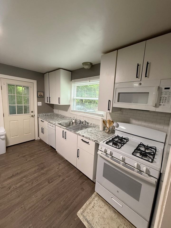 144 Spring Grove Rd - Photo 2 of 10