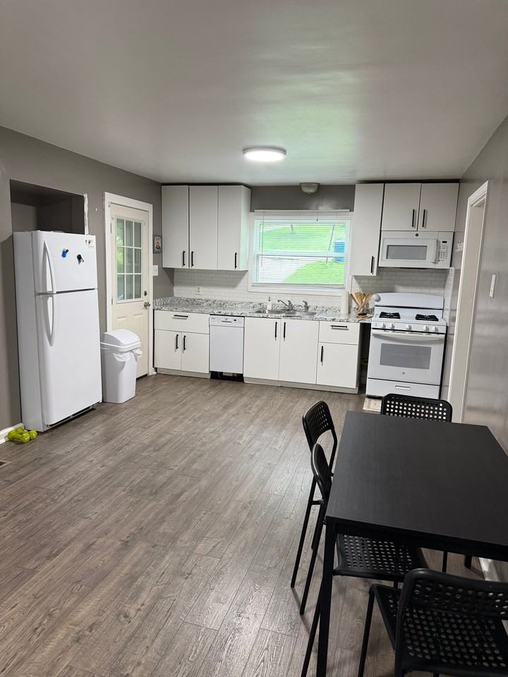 144 Spring Grove Rd - Photo 3 of 10