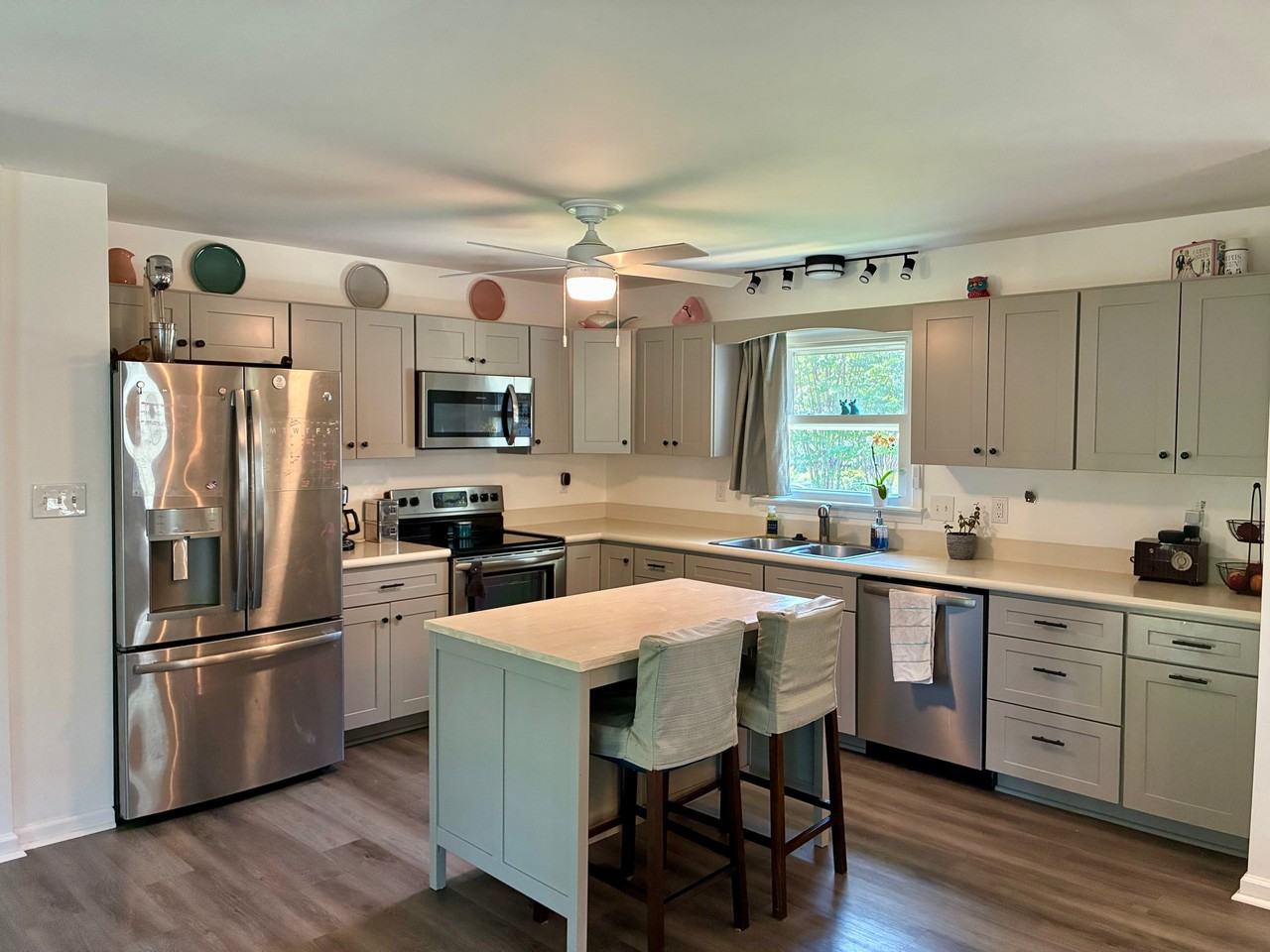 416 Laurel Ave - Photo 5 of 8