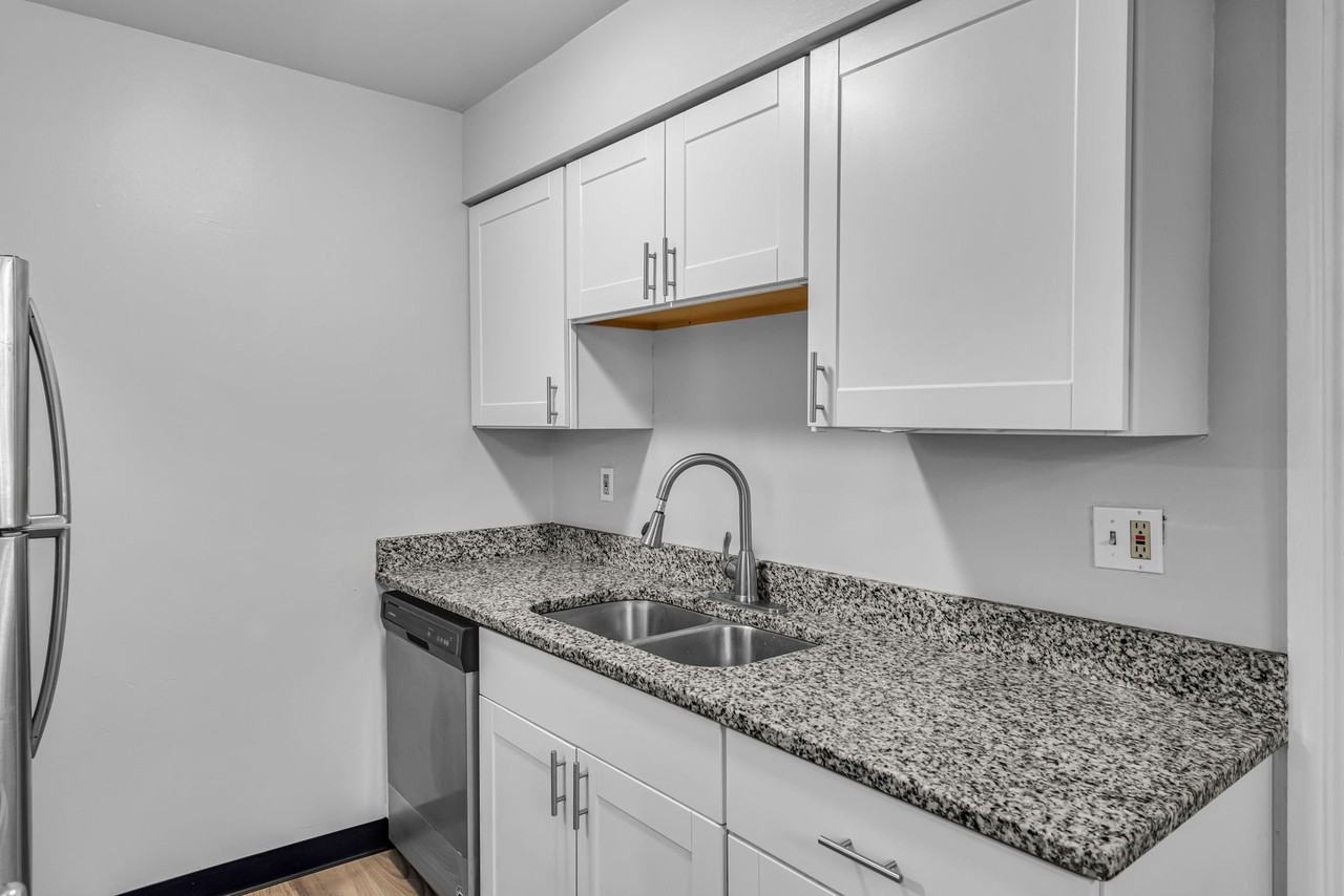 930 Snider Rd #203 - Photo 3 of 16
