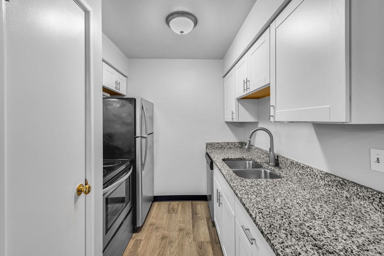 930 Snider Rd #203 - Photo 4 of 16