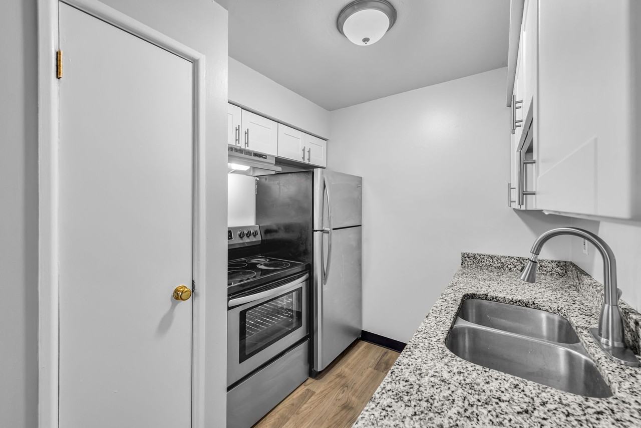 930 Snider Rd #203 - Photo 5 of 16