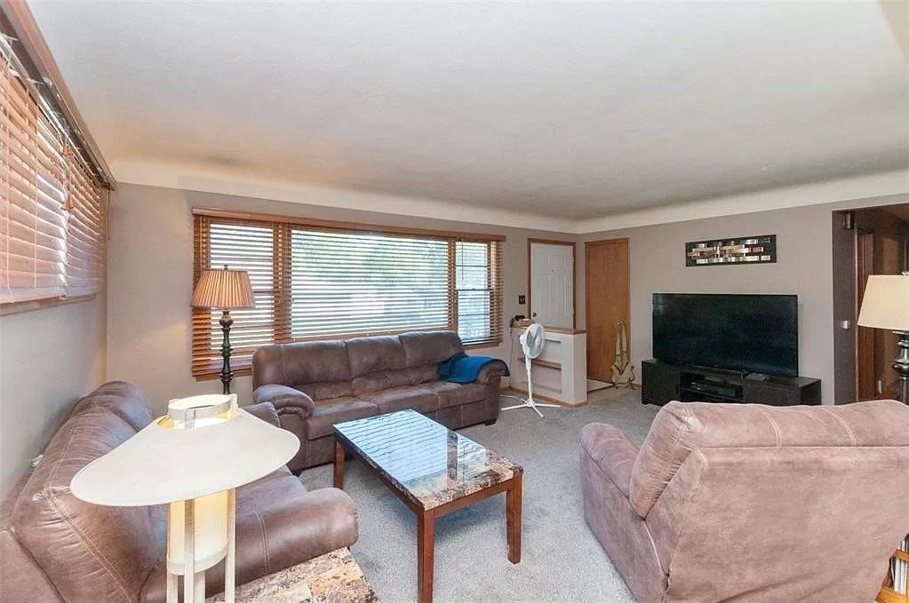 2067 Larry Dr Ne - Photo 6 of 9