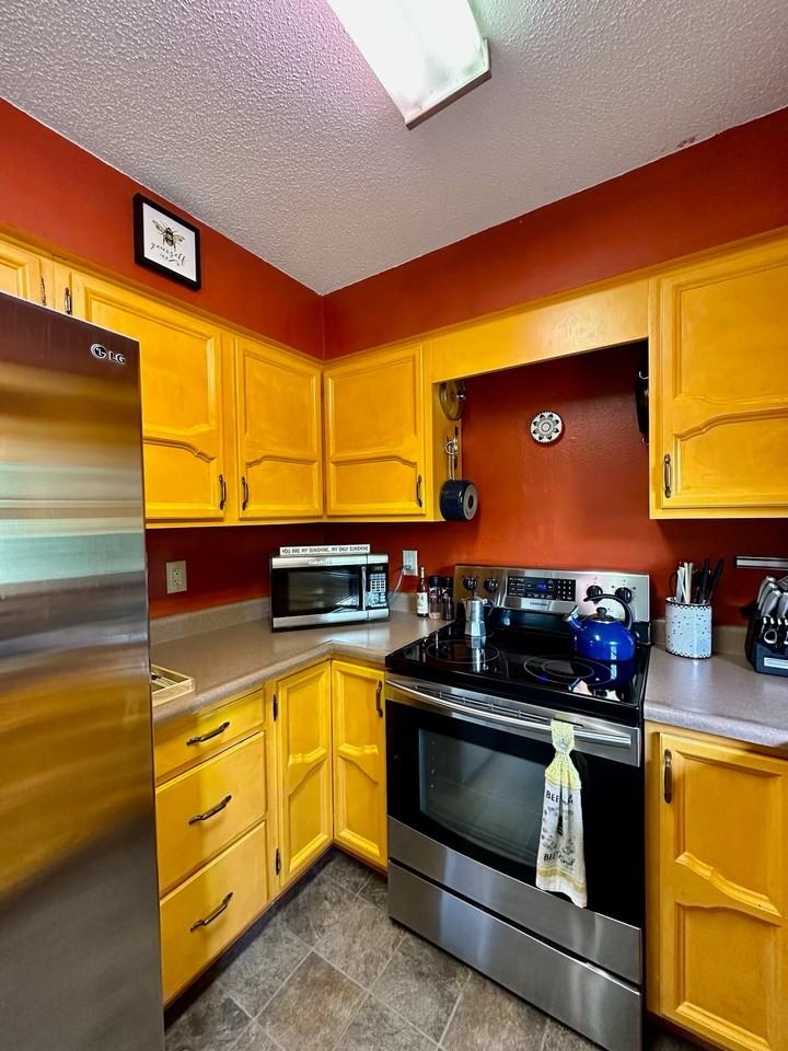 333 Rockwell Ave #5 - Photo 2 of 12