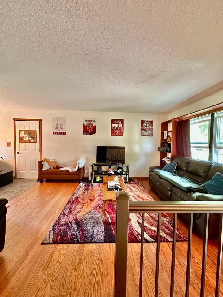 333 Rockwell Ave #5 - Photo 4 of 12