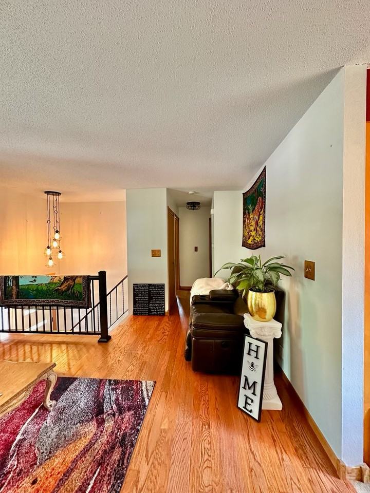 333 Rockwell Ave #5 - Photo 5 of 12