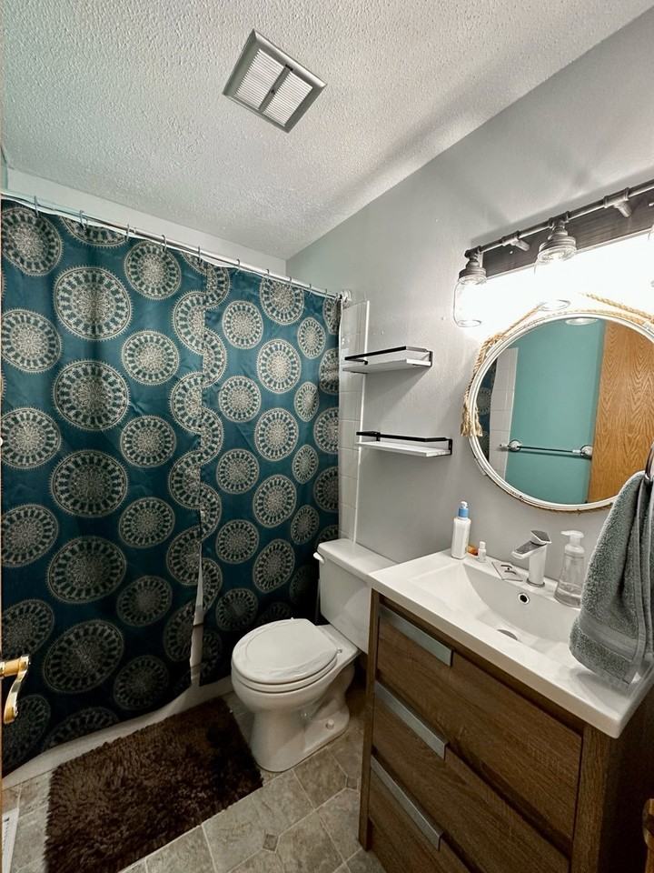 333 Rockwell Ave #5 - Photo 6 of 12