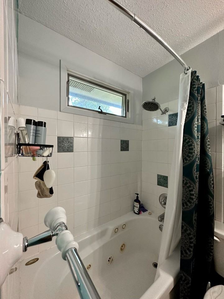 333 Rockwell Ave #5 - Photo 7 of 12