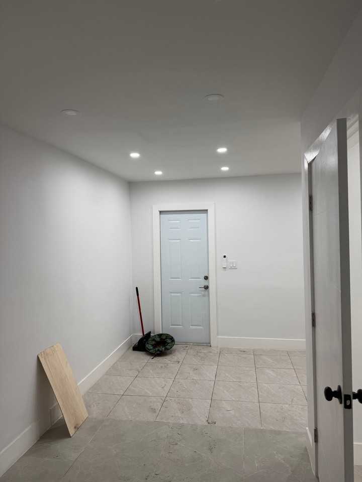 626 Nw 22nd Rd #B - Photo 2 of 7